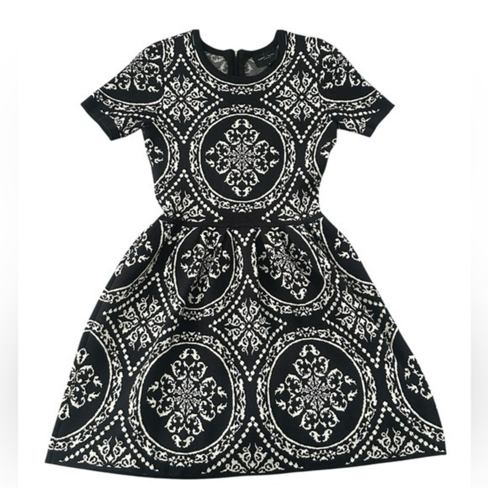 ROMEO + JULIET Couture Intarsia IKAT Knit Sweater Dress Womens Medium Black